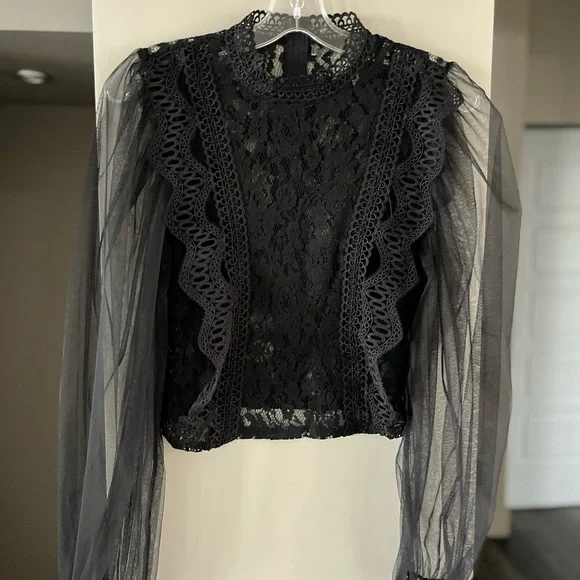 Guipure Lace Crop Blouse - Picture 2 of 4